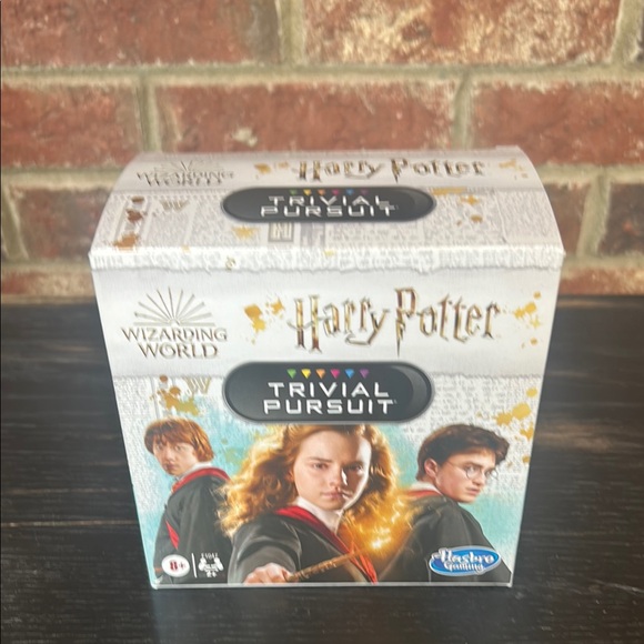 Hasbro Other - Hasbro Trivial Pursuit Game: Harry Potter Edition - Black and Gold